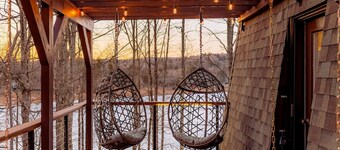 THE LAKEFRONT CHALET - SKI, RIDE, GOLF, BIKE, HIKE