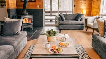 Smart TV, fireplace, stereo