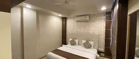 Superior Double Room | Desk, free WiFi