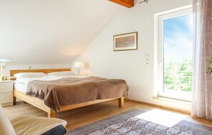 3 bedrooms, free WiFi, bed sheets - Amazing home in Nideggen with WiFi (Nideggen)