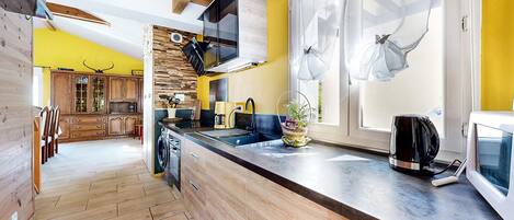 Fridge, stovetop, dishwasher, coffee/tea maker