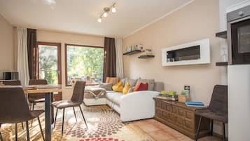 Smart-TV, Kamin, Videospiele, BĂŒcher