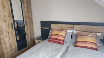 2 Schlafzimmer, Bügeleisen/Bügelbrett, kostenloses WLAN