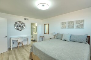 3 bedrooms, desk, iron/ironing board, free WiFi