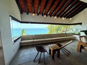 Smart TV, futbolito, estéreo y oficina 