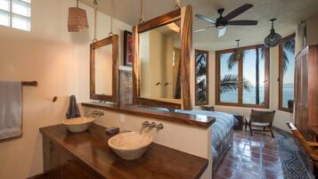 5 bedrooms, desk, iron/ironing board, free WiFi