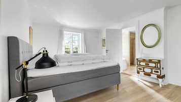 4 bedrooms, travel cot, free WiFi