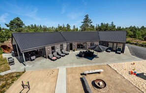 Outdoor dining - Nice home in Blåvand with kitchen (Blåvand)
