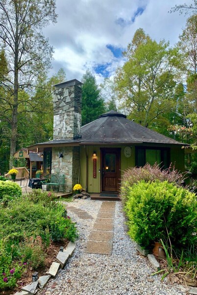 **BEAUTIFUL UNIQUELY STYLED HOME WITHIN 5 MINS OF LAKE JAMES!