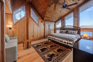 5 bedrooms, desk, travel cot, free WiFi