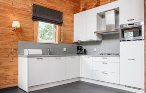 Refrigerador, microondas, placa de cocina, lavavajillas