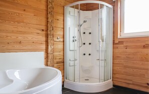Combined shower/bathtub - Lovely home in HEEL with house sea view (HEEL)