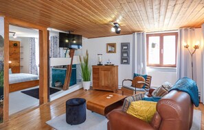 4 bedrooms, travel cot, free WiFi, bed sheets - 4 bedroom nice home in Gottmadingen (Gottmadingen)