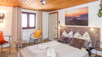 4 Schlafzimmer, Reisekinderbett, kostenloses WLAN, Bettwäsche