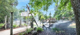 Private tropical paradise in the heart of the community! Pool and Welcome Basket