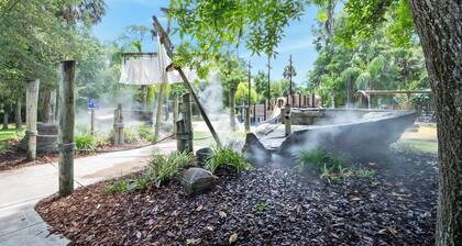 Private tropical paradise in the heart of the community! Pool and Welcome Basket