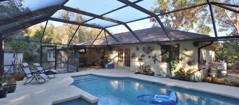 Private tropical paradise in the heart of the community! Pool and Welcome Basket