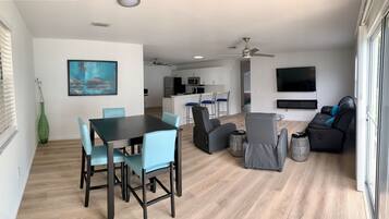 Télévision, cheminée