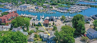 SailHouse Downtown Mystic Lux 2BR Family Getaway 3 Min Walk