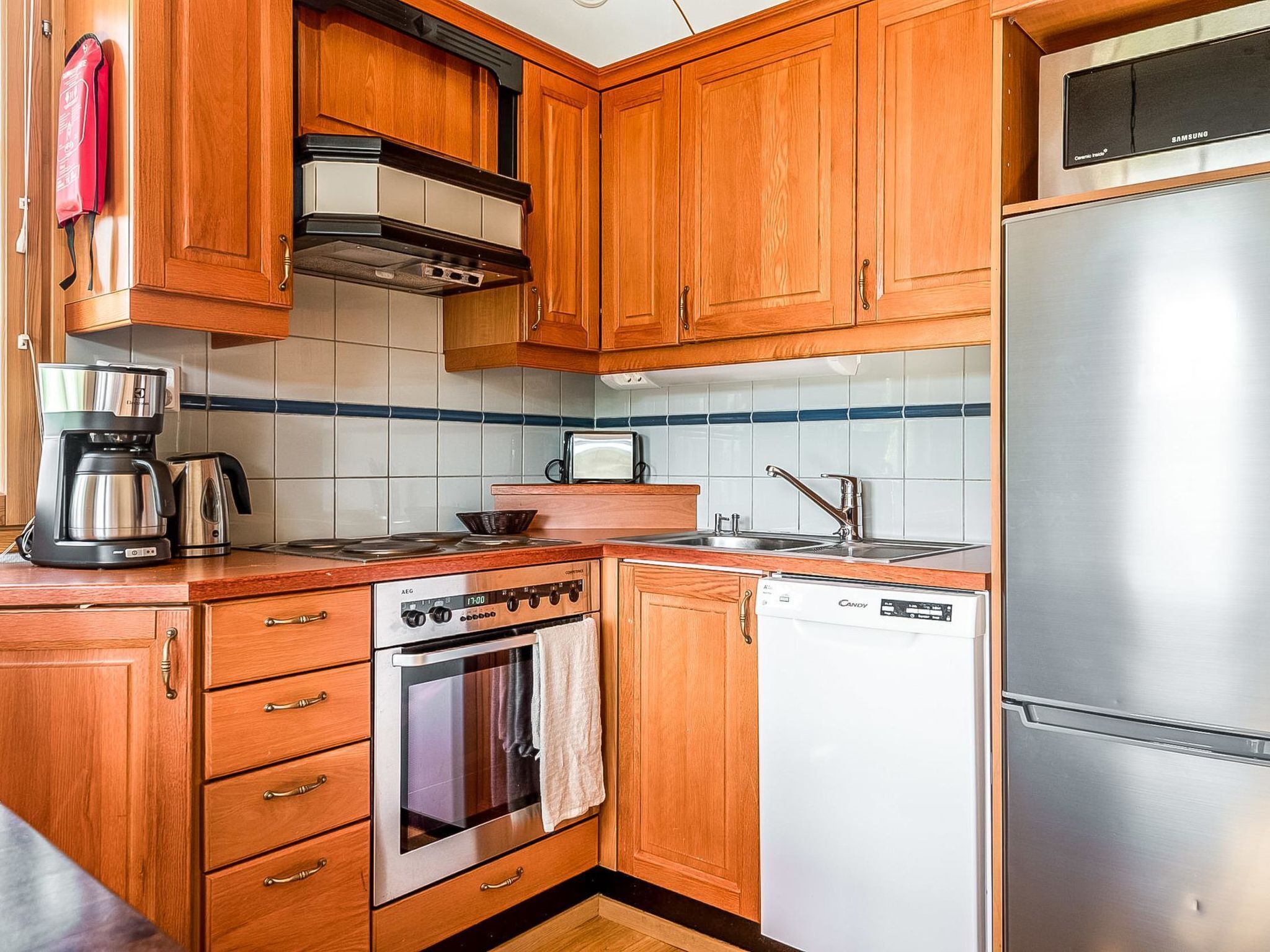 Jääkaappi, mikroaaltouuni, astianpesukone