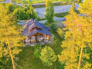 A large, single-story house with a covered porch and a fenced yard. - Ski and camp golf casa rocala by Interhome (Nilsiä)