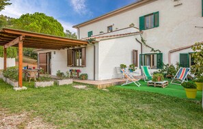 Outdoor dining - Nice apartment in Pieve di Santa Luce (Pieve di Santa Luce)