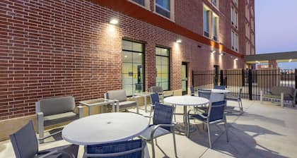 La Quinta Inn & Suites by Wyndham Dallas - Frisco Stadium