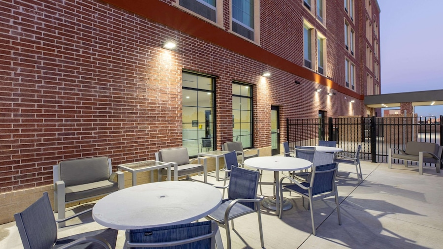 La Quinta Inn & Suites by Wyndham Dallas - Frisco Stadium