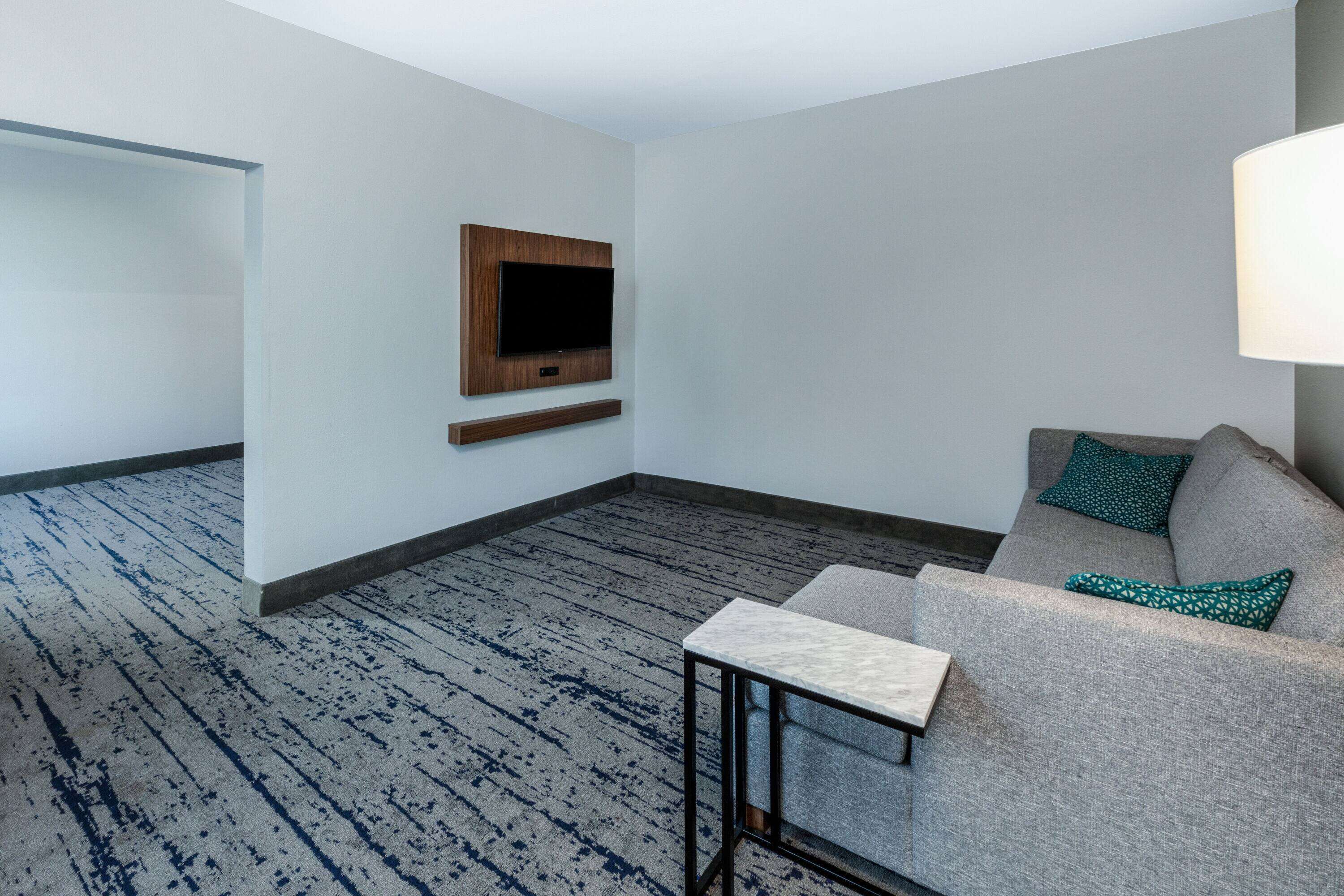 desk, laptop workspace, iron/ironing board, free wifi