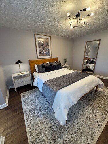 Magnolia Linen Company Unit 11 Downtown Auburn Across from Campus!
