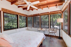 5 bedrooms, desk, iron/ironing board, travel cot