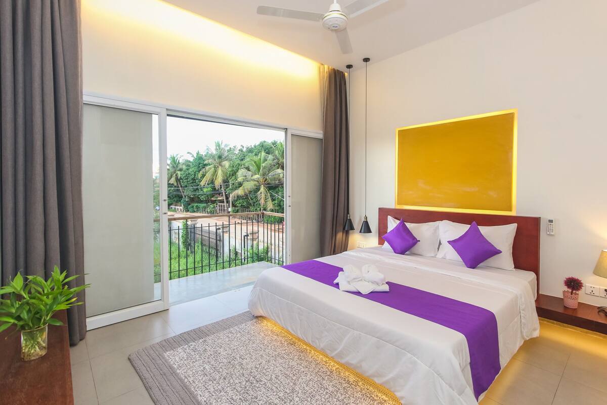Apartamento superior, 1 habitación, cocina, vistas a la ciudad | Ropa de cama de alta calidad y escritorio