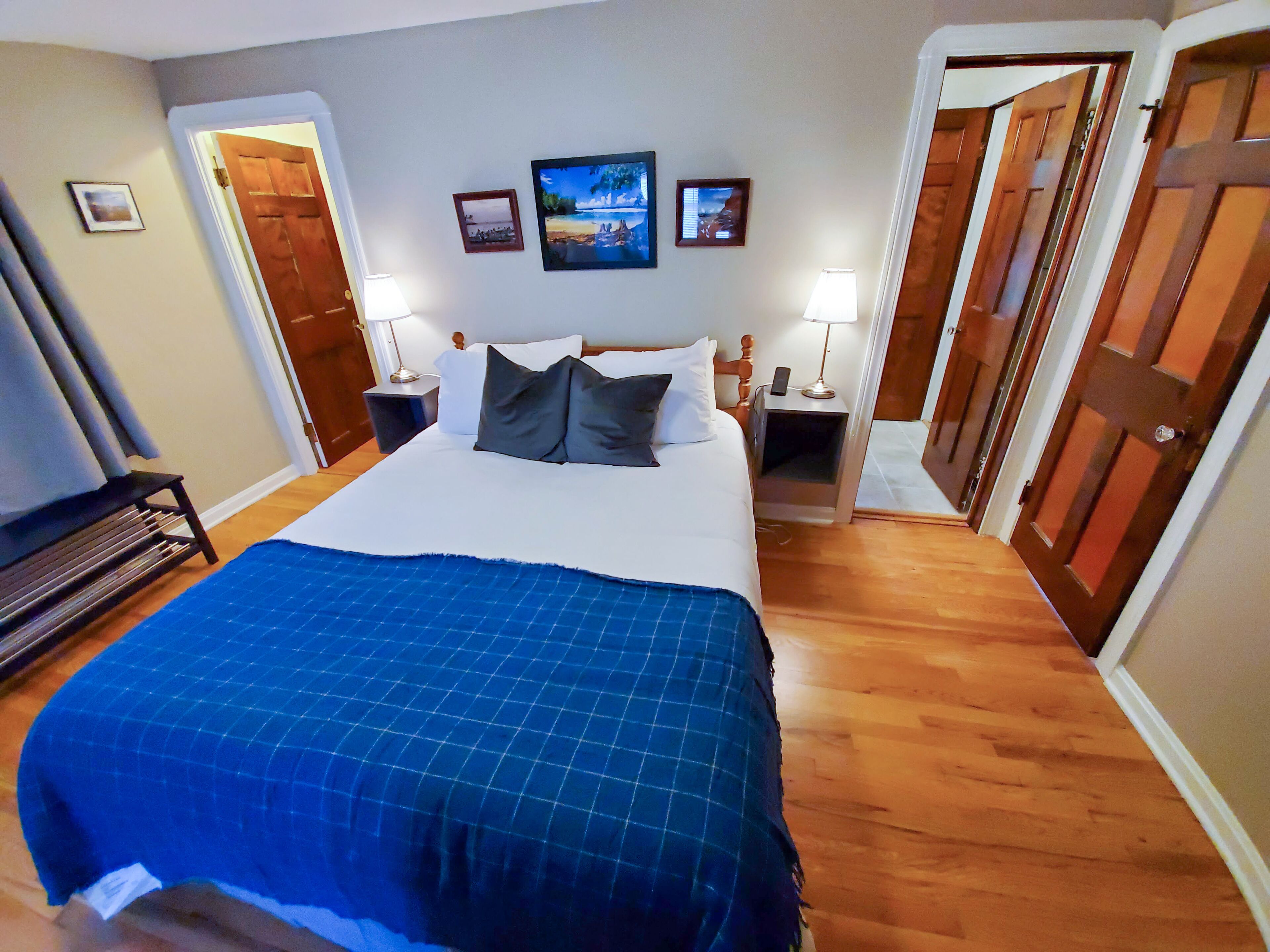 3 chambres, bureau, fer et planche à repasser, accès au Wi-Fi (inclus)