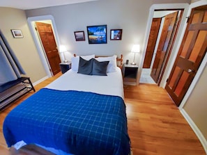 3 bedrooms, desk, iron/ironing board, free WiFi - Cleveland's Urban Oasis (Cleveland)