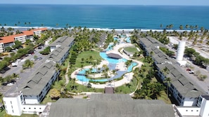 Exterior - Comfort, security, swimming pool of approximately 3,300m2, with jacuzzis. (Ipojuca)