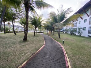 Property grounds - Comfort, security, swimming pool of approximately 3,300m2, with jacuzzis. (Ipojuca)