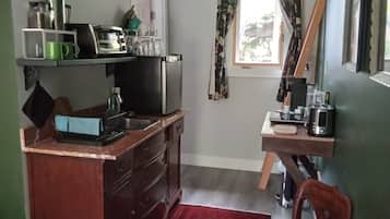 Fridge, coffee/tea maker, electric kettle, toaster