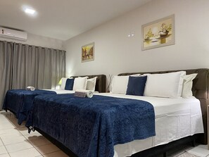 10 室のベッドルーム、デスク、アイロン / アイロン台、WiFi (無料)