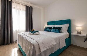 3 bedrooms, in-room safe, free WiFi, bed sheets