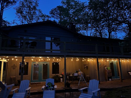  Beautiful lakefront home! Beach your boat, swim, kayak and more! Sleeps 2-10. 