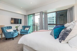 Unclassified image, 4 of 18, button