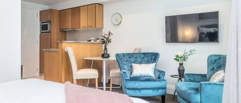 Skrivbord, strykjärn/strykbräda och wi-fi