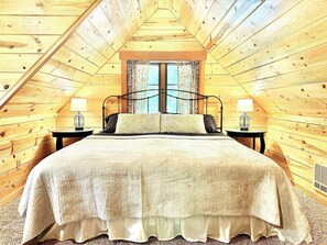 2 bedrooms, travel crib, free WiFi, bed sheets - Riverfront Luxury Cabin #9 at The Log Cabin Inn (McKenzie Bridge)