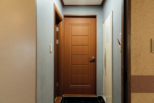 Shared Dormitory, Women Only for 3 pax / Private Bathroom (3 pax / price per person) | 高档床上用品、特色装修、遮光窗帘、免费 WiFi