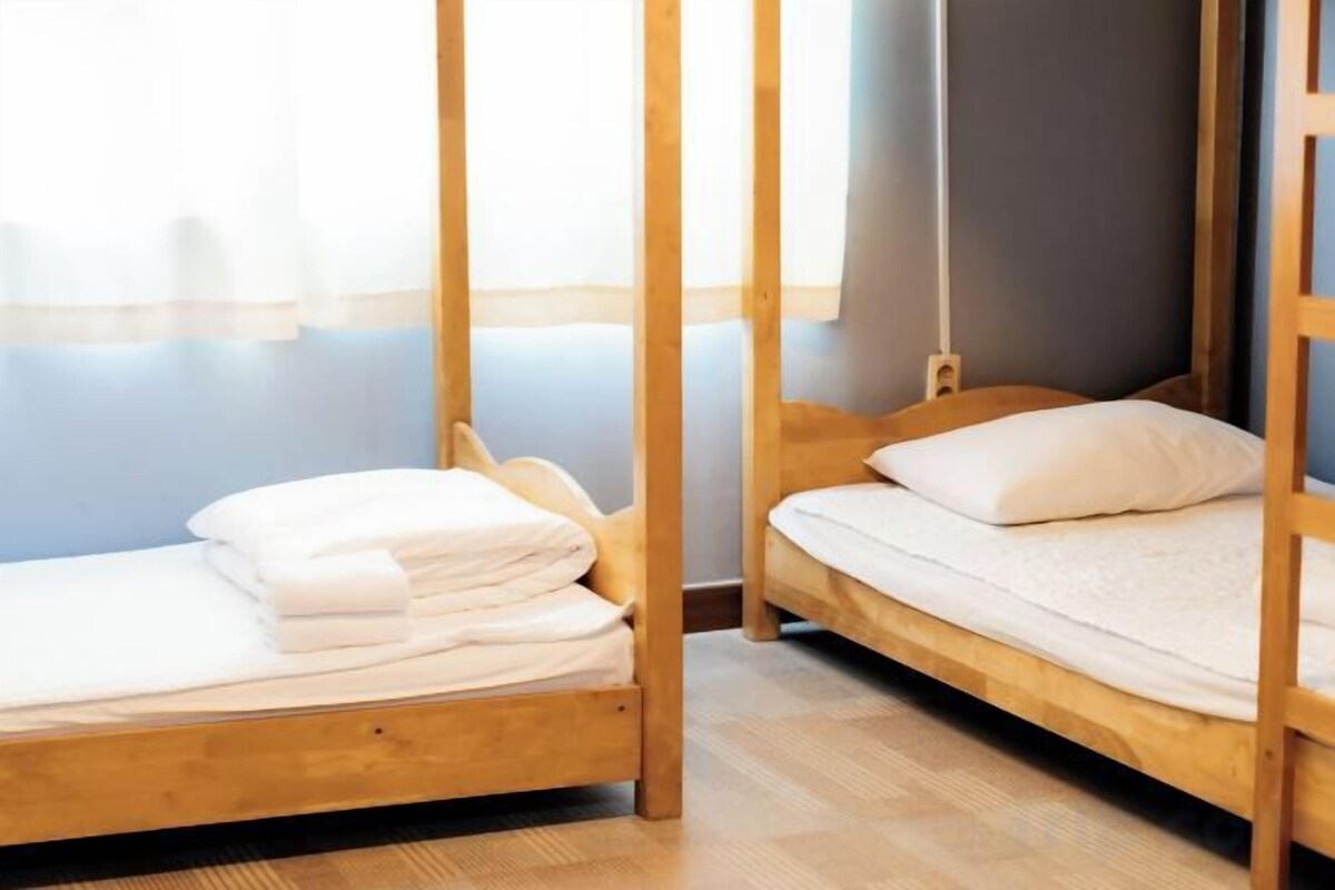 Hochwertige Bettwaren, Verdunkelungsvorhänge, schallisolierte Zimmer