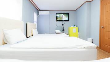 Shared Dormitory, Women Only for 3 pax / Private Bathroom (3 pax / price per person)