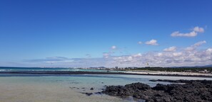 Beach/ocean view - EQ Stay Hotel (Jeju City)