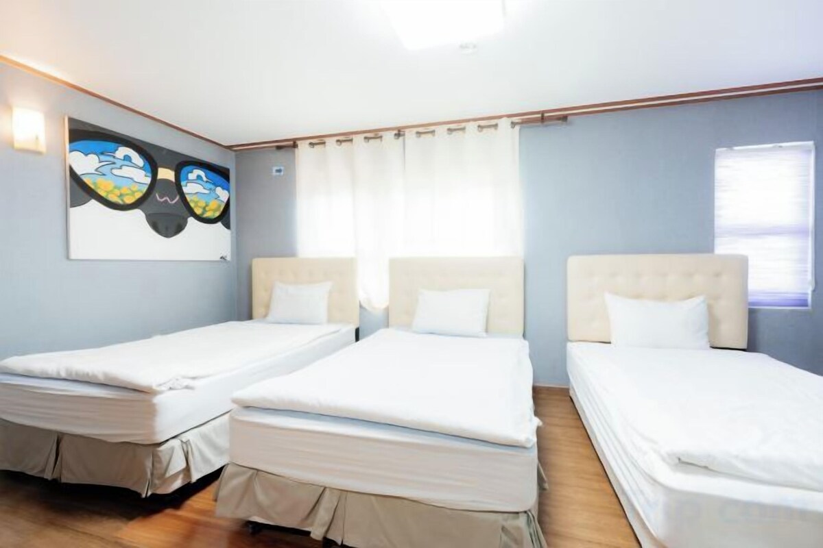 Hochwertige Bettwaren, Verdunkelungsvorhänge, schallisolierte Zimmer