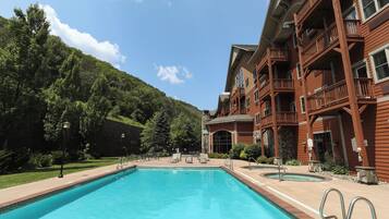 Kolam renang terbuka