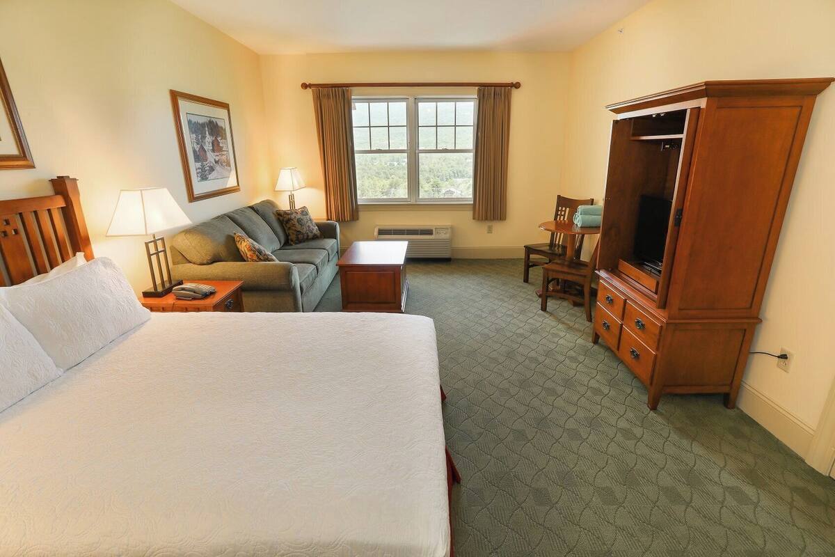 Cribs (free), WiFi (free), bed sheets
